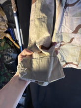 Charger l'image dans la galerie, Gulf War US Army DCU Camouflaged Combat Field Jacket Airborne - Medium/Regular - The Militaria Shop