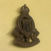 Charger l'image dans la galerie, Original WW2 British Army Royal Army Ordnance Corps RAOC Cap Badge - The Militaria Shop