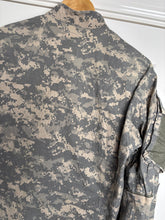 Charger l'image dans la galerie, Surplus US Army ACU Combat Uniform Jacket-Medium Regular - The Militaria Shop