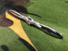 Charger l'image dans la galerie, Original WW2 British RAF Propeller Sweetheart Brooch Badge Tie Pin - The Militaria Shop
