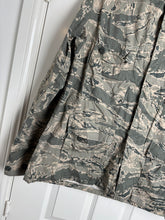 Charger l'image dans la galerie, Surplus US Air Force UCP Uniform Jacket 44R - The Militaria Shop
