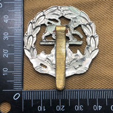 Load image into Gallery viewer, Original WW2 British Army Hampshire Regiment Cap Badge - The Militaria Shop