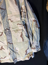 Load image into Gallery viewer, Gulf War US Army DCU Camouflaged Combat Field Coat/Jacket - Medium/Long - The Militaria Shop
