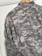 Charger l'image dans la galerie, Surplus US Army ACU Combat Uniform Jacket -Size Large-Short - The Militaria Shop