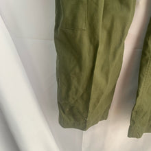 Lade das Bild in den Galerie-Viewer, Genuine British Army OD Green Lightweight Trousers - Size 26" Waist - The Militaria Shop