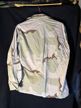 Charger l'image dans la galerie, Gulf War US Army DCU Camouflaged Combat Field Coat/Jacket - Large/Regular - The Militaria Shop