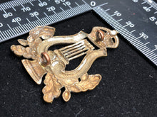 Load image into Gallery viewer, Original WW2 British Army Musicians Cap Badge - The Militaria Shop