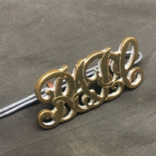 Lade das Bild in den Galerie-Viewer, Original WW1 British Army Royal Army Pay Corps RAPC Brass Shoulder Title - The Militaria Shop