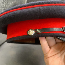 Lade das Bild in den Galerie-Viewer, British Army Royal Artillery Peaked Cap - Size 55 - The Militaria Shop