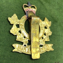 Load image into Gallery viewer, Genuine Canadian Army Brass Cap Badge - Régiment de Hull - The Militaria Shop