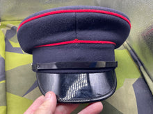 Lade das Bild in den Galerie-Viewer, Original British Army Royal Engineers Peaked Cap - Size 54cm - The Militaria Shop