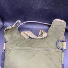 Lade das Bild in den Galerie-Viewer, Genuine British Army DPM Camouflaged Individual Hydration System - The Militaria Shop