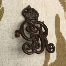 Load image into Gallery viewer, Original WW1 British Army Officers Bronze Norfolk Yeomanry Cap Badge - The Militaria Shop