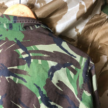 Charger l'image dans la galerie, Genuine British Army Lightweight Camouflaged Combat Jacket Woodland DPM 170/96 - The Militaria Shop