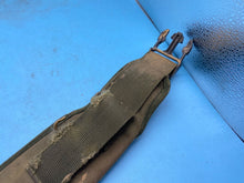 Lade das Bild in den Galerie-Viewer, Original British Army Nylon Carrying Sleeve (empty) - The Militaria Shop