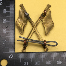 Load image into Gallery viewer, Original WW2 British Army Brass Signallers Flag Sleeve Badge - The Militaria Shop
