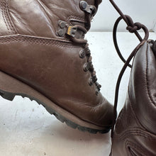 Load image into Gallery viewer, British Army Surplus Brown Leather Combat Boots - Iturri - Size UK 6 M - The Militaria Shop