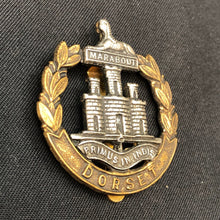 Load image into Gallery viewer, Original British Army WW1 / WW2 The Dorset Regiment Cap Badge - The Militaria Shop
