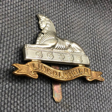 Load image into Gallery viewer, Original WW2 British Army Cap Badge - Lincolnshire Regiment - The Militaria Shop
