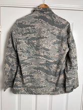 Lade das Bild in den Galerie-Viewer, Surplus US Air Force UCP Uniform Jacket 40 chest - The Militaria Shop