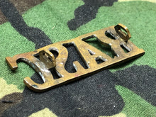 Lade das Bild in den Galerie-Viewer, Original WW2 British Army Brass Shoulder Title - RASC Army Service Corps - The Militaria Shop