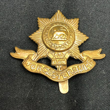 Load image into Gallery viewer, Original WW1 British Army Cap Badge - Worcestershire Regiment - The Militaria Shop