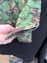 Lade das Bild in den Galerie-Viewer, Surplus British Army DPM Pattern Camouflaged Smock Windproof Cadet-160/84 - The Militaria Shop