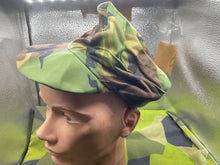 Load image into Gallery viewer, Original British Army 68 Pattern Cold Weather DPM Combat Camouflage - Size 6 3/8 - The Militaria Shop