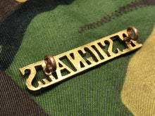 Load image into Gallery viewer, Genuine British Army WW2 Brass Shoulder Title - Royal Signals - The Militaria Shop