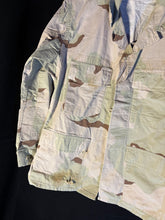 Charger l'image dans la galerie, Gulf War US Army DCU Camouflaged Combat Field Coat/Jacket - 42 Inch Chest - The Militaria Shop