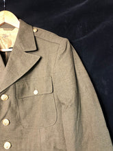 Lade das Bild in den Galerie-Viewer, Original WW2 US Army Class A Dress Jacket - Private Ryan Prop - 39" Short - The Militaria Shop