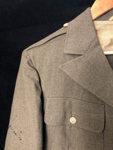 Lade das Bild in den Galerie-Viewer, Original WW2 US Army Class A Dress Jacket - Private Ryan Prop - 39" Long - The Militaria Shop