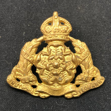 Load image into Gallery viewer, Original WW2 British Army Cap Badge - Derbyshire Yeomanry - The Militaria Shop