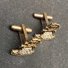 Charger l'image dans la galerie, British Army Yorkshire Regiment Cufflinks Set - The Militaria Shop