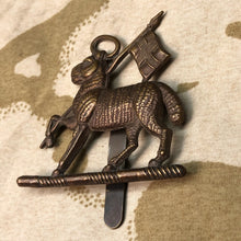 Charger l'image dans la galerie, Original British Army WW1 / WW2 Queen's Royal West Surrey Regiment Cap Badge - The Militaria Shop