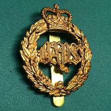 Lade das Bild in den Galerie-Viewer, Genuine British Army Cap Badge - Queen's Bays (2nd Dragoon Guards) - The Militaria Shop