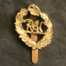Load image into Gallery viewer, Original WW2 British Army Cap Badge - Royal Armoured Corps - The Militaria Shop