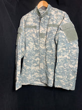 Charger l'image dans la galerie, US Army Issue ACU Digicam Digital Camouflage Ripstop Shirt - Medium Long - The Militaria Shop