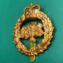 Lade das Bild in den Galerie-Viewer, Genuine British Army Cap Badge - Queen's Bays (2nd Dragoon Guards) - The Militaria Shop