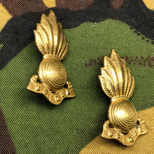 Load image into Gallery viewer, Original WW2 British Army Collar Badges - Royal Artillery - The Militaria Shop