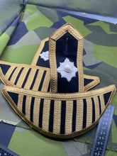 Load image into Gallery viewer, Original British Army Irish Guards Bandsman's Swallows Nest Epaulettes - The Militaria Shop