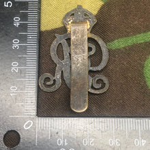 Charger l'image dans la galerie, Original WW1 British Army Norfolk Yeomanry George V Cap Badge - The Militaria Shop