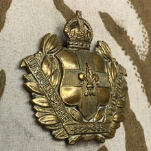 Load image into Gallery viewer, Original WW1 British Army Lincolnshire Yeomanry Regiment Cap Badge - The Militaria Shop