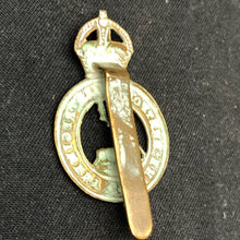 Load image into Gallery viewer, Original WW1 British Army Cap Badge - Hertfordshire Regiment - The Militaria Shop