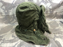 Lade das Bild in den Galerie-Viewer, Original Korean War Era British Army Middle Parka Detatchable Hood - The Militaria Shop