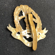 Load image into Gallery viewer, Original WW1 / WW2 British Army Middlesex Regiment Cap Badge - The Militaria Shop