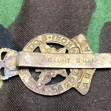 Load image into Gallery viewer, Original Canadian Army Royal Montreal Regiment Beret / Cap Badge - The Militaria Shop