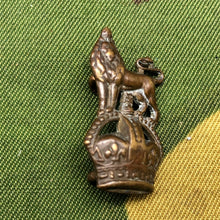 Load image into Gallery viewer, Original WW1 British Army Collar Badge - Royal First Devon - The Militaria Shop