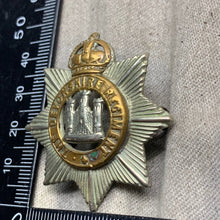 Load image into Gallery viewer, Original WW1 British Army The Devonshire Regiment Cap Badge - The Militaria Shop