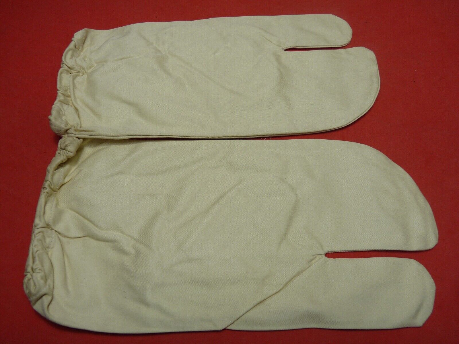Original WW2 British Army Gunners Winter White Gloves - Dated 1941 - The Militaria Shop